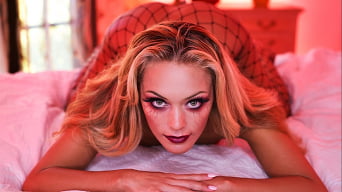 Mylene Monroe in 'Vampire's Kiss'